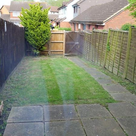 Milton Keynes Luxury Short Stay House With Wifi And Free Parking Wolverton  Extérieur photo
