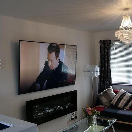 Milton Keynes Luxury Short Stay House With Wifi And Free Parking Wolverton  Extérieur photo