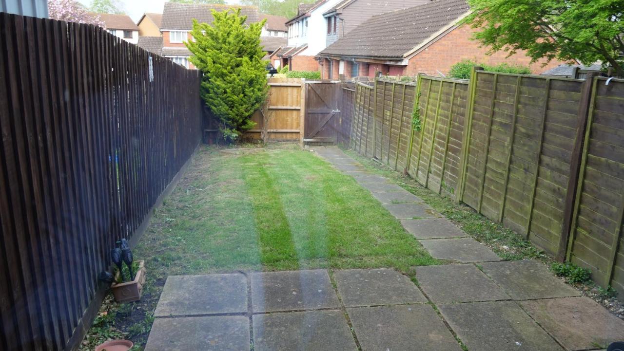 Milton Keynes Luxury Short Stay House With Wifi And Free Parking Wolverton  Extérieur photo