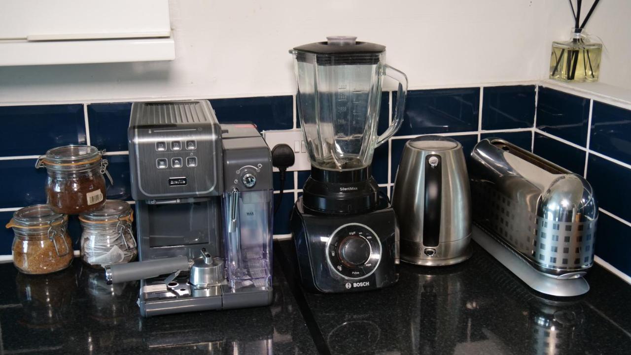 Milton Keynes Luxury Short Stay House With Wifi And Free Parking Wolverton  Extérieur photo