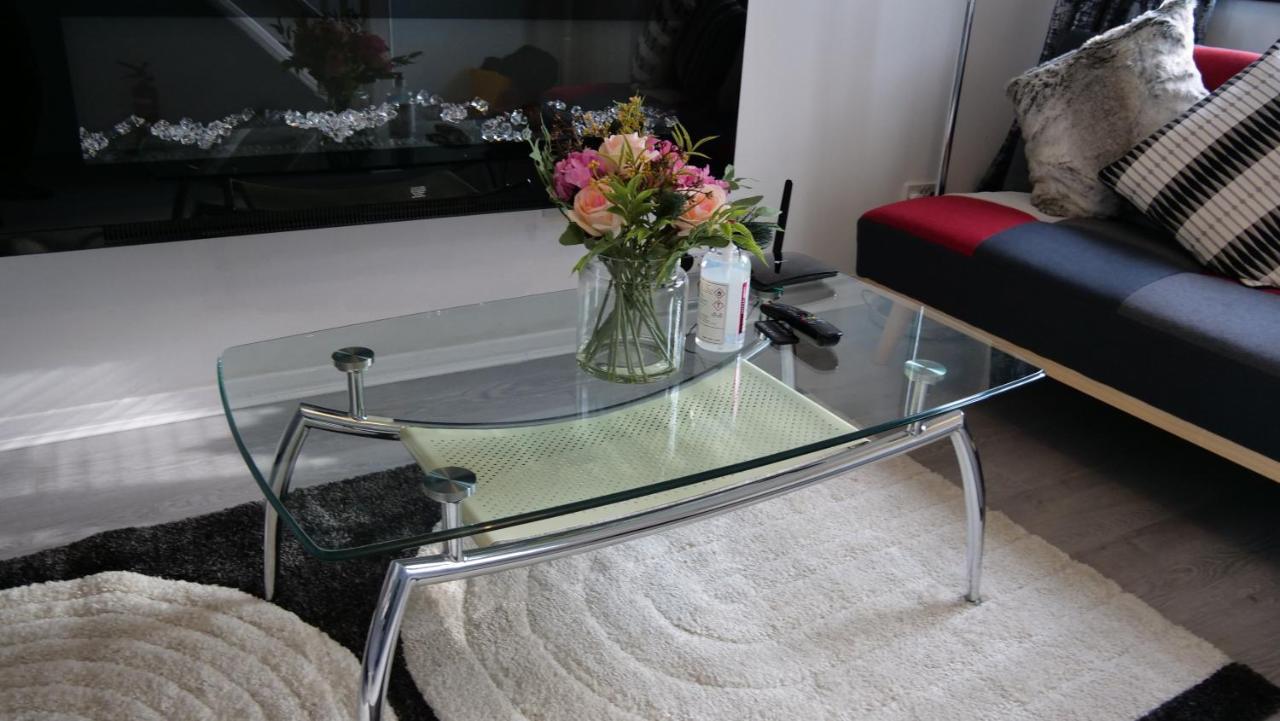 Milton Keynes Luxury Short Stay House With Wifi And Free Parking Wolverton  Extérieur photo