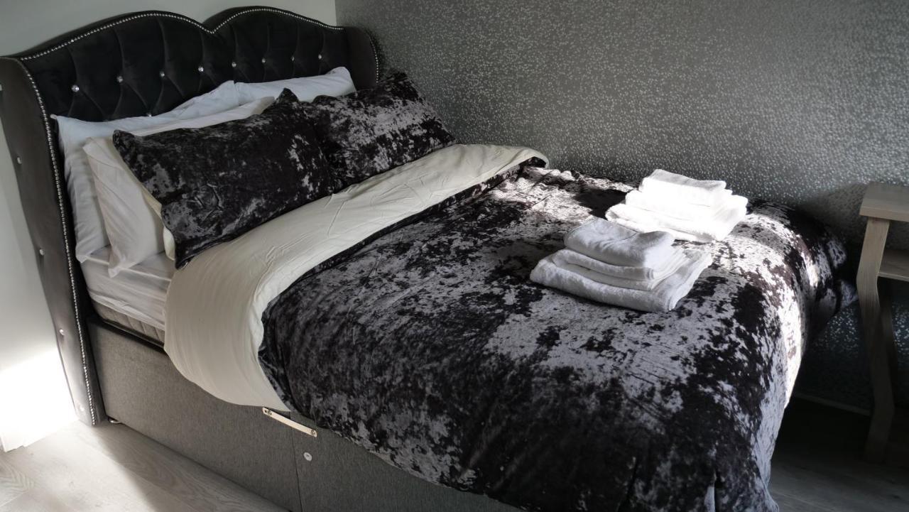 Milton Keynes Luxury Short Stay House With Wifi And Free Parking Wolverton  Extérieur photo