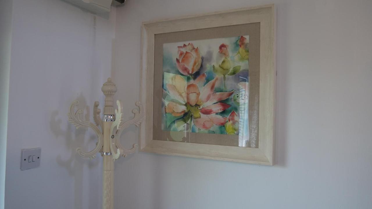 Milton Keynes Luxury Short Stay House With Wifi And Free Parking Wolverton  Extérieur photo