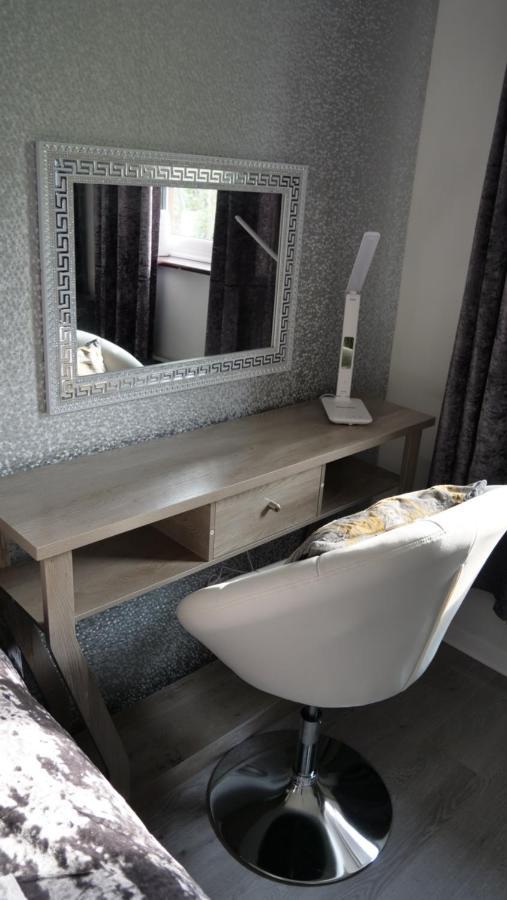 Milton Keynes Luxury Short Stay House With Wifi And Free Parking Wolverton  Extérieur photo
