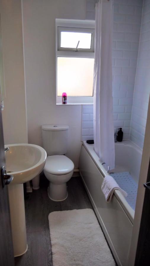 Milton Keynes Luxury Short Stay House With Wifi And Free Parking Wolverton  Extérieur photo