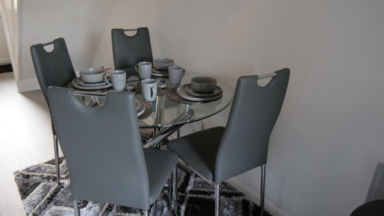 Milton Keynes Luxury Short Stay House With Wifi And Free Parking Wolverton  Extérieur photo