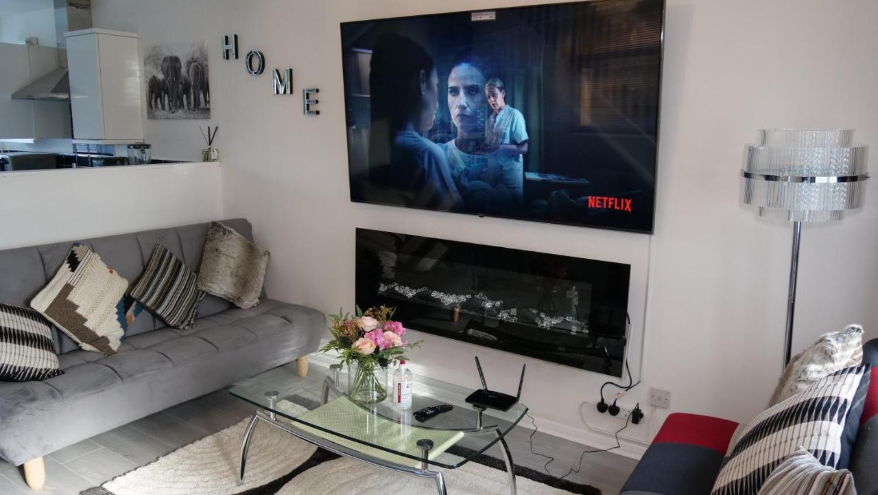 Milton Keynes Luxury Short Stay House With Wifi And Free Parking Wolverton  Extérieur photo