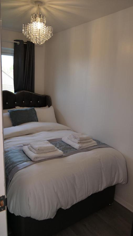 Milton Keynes Luxury Short Stay House With Wifi And Free Parking Wolverton  Extérieur photo